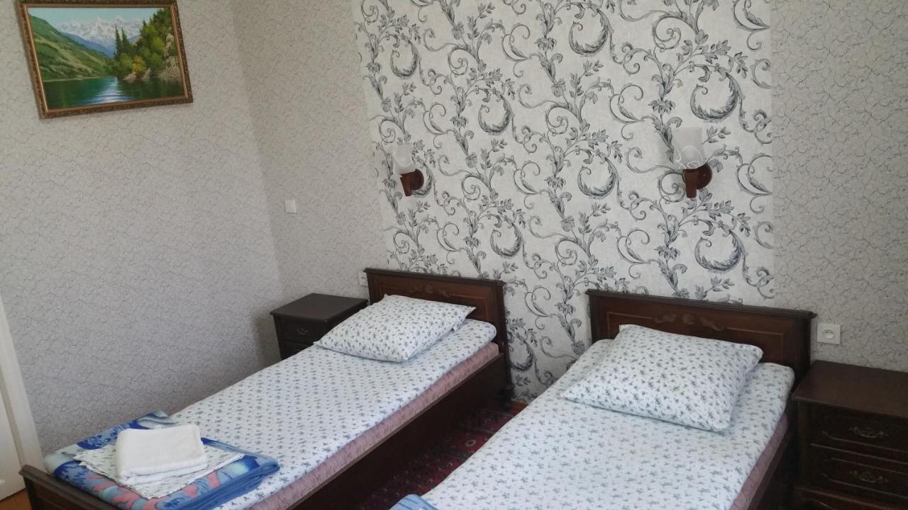 Gulnara Guesthouse Tasjkent Exteriör bild