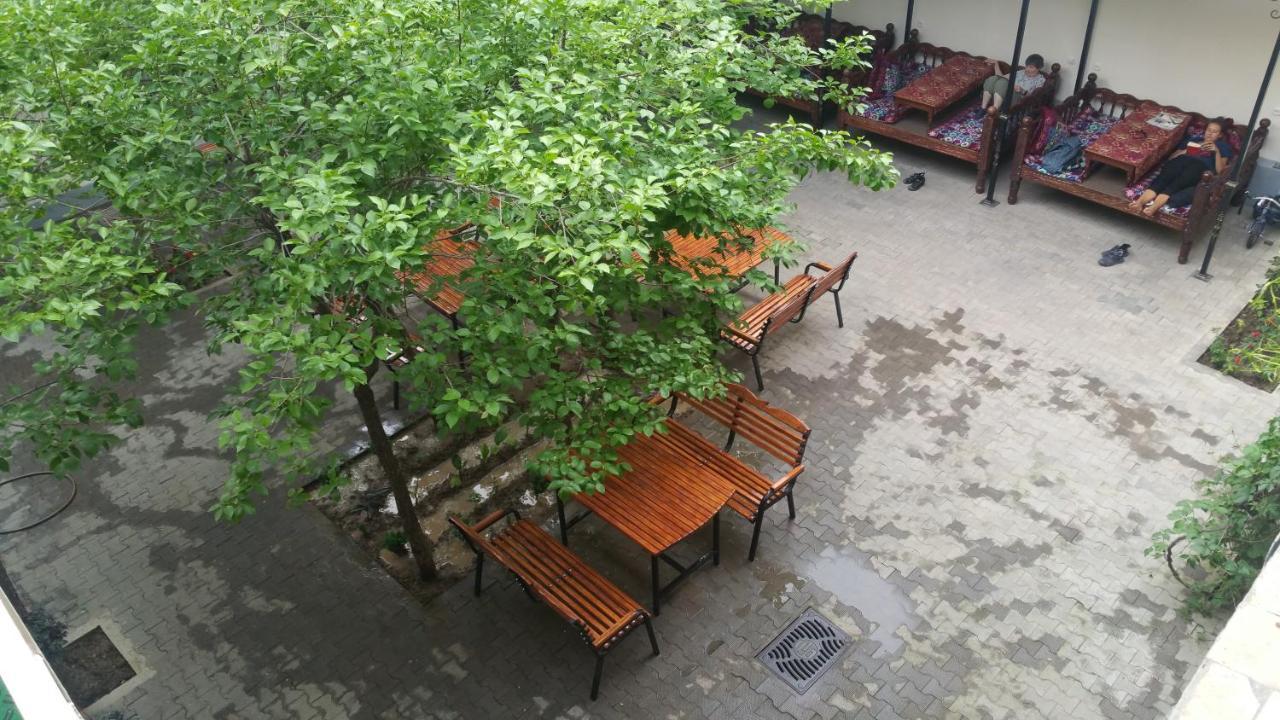 Gulnara Guesthouse Tasjkent Exteriör bild